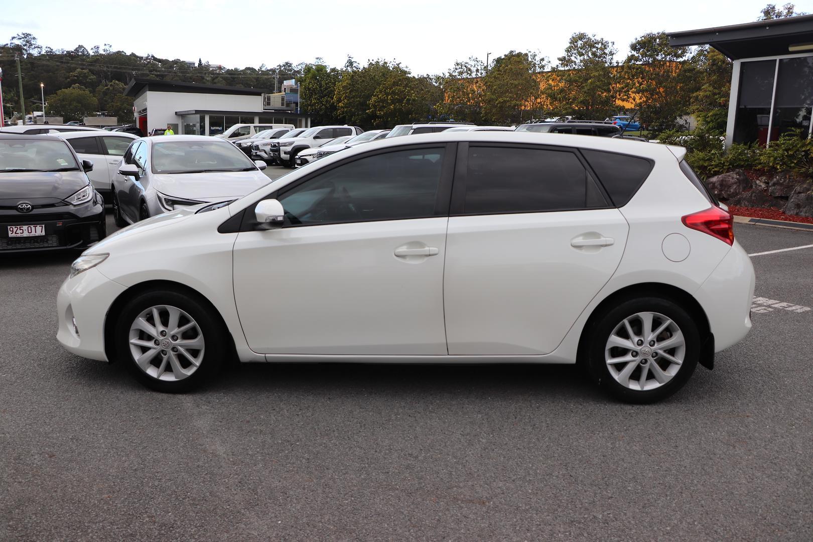 2013 Toyota Corolla Ascent Sport in White