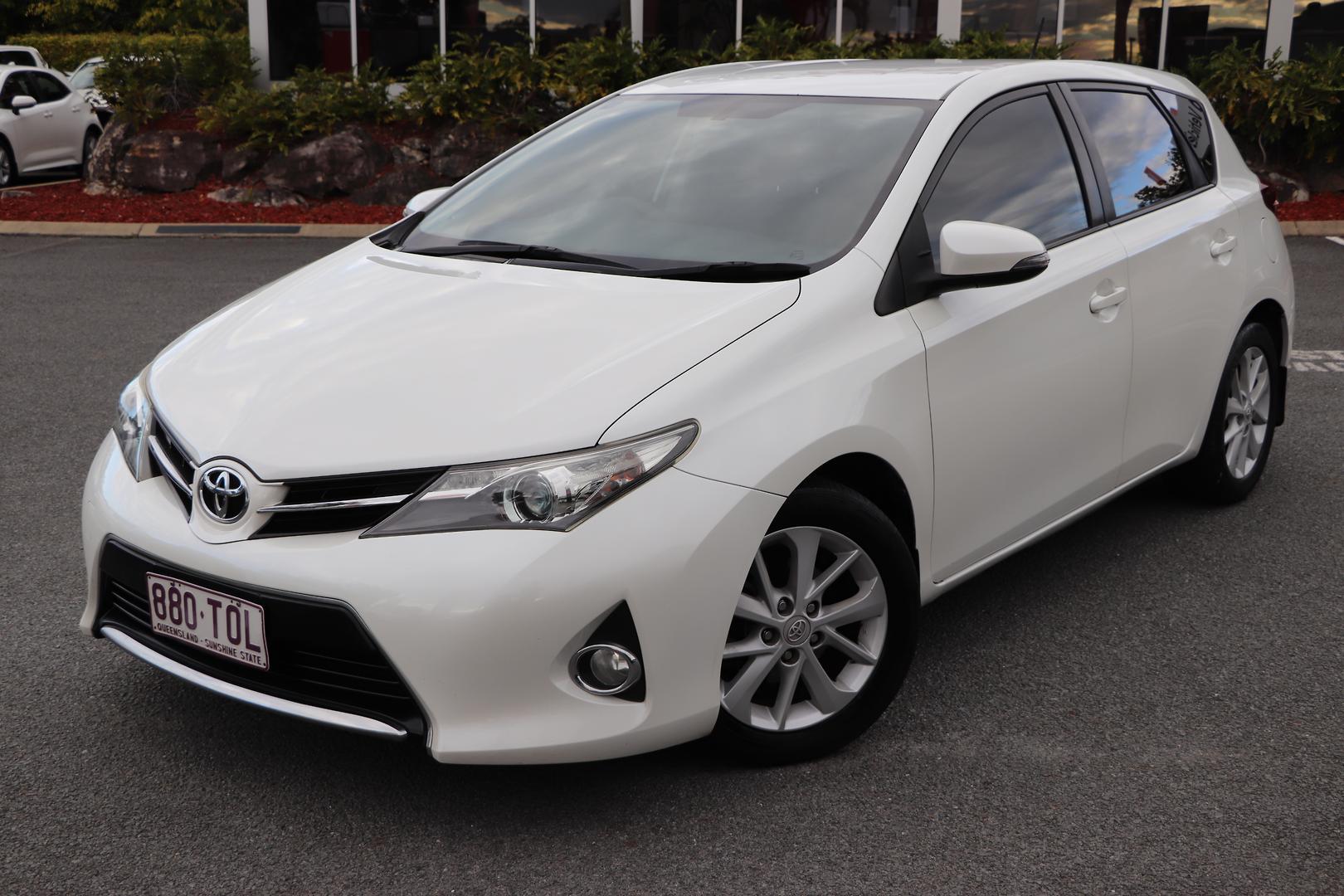 2013 Toyota Corolla Ascent Sport in White