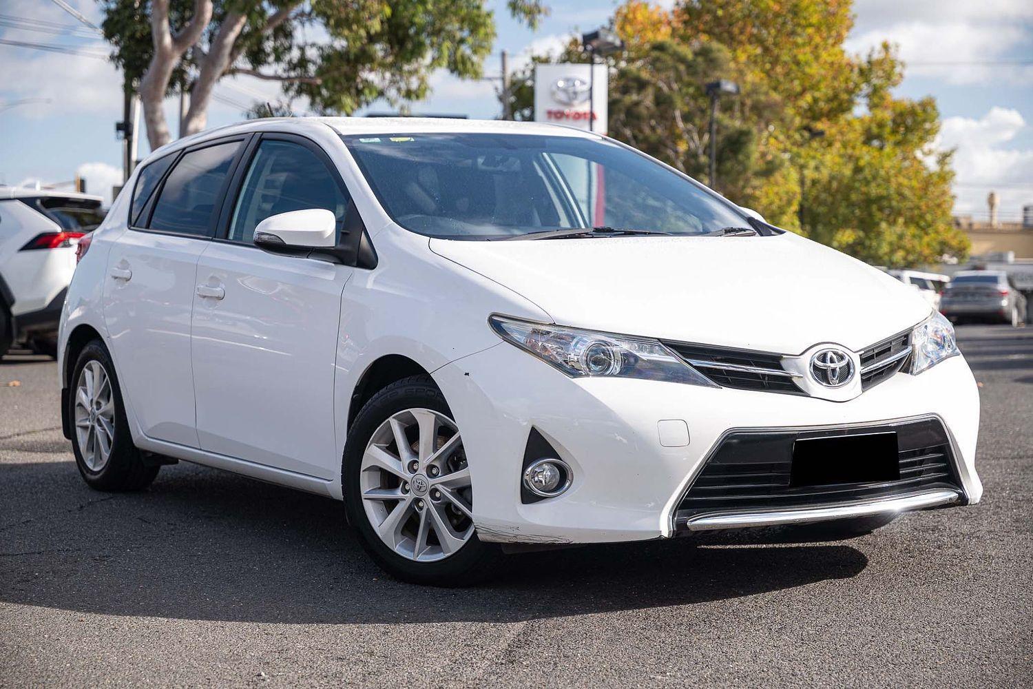 2015 Toyota Corolla Ascent Sport in White