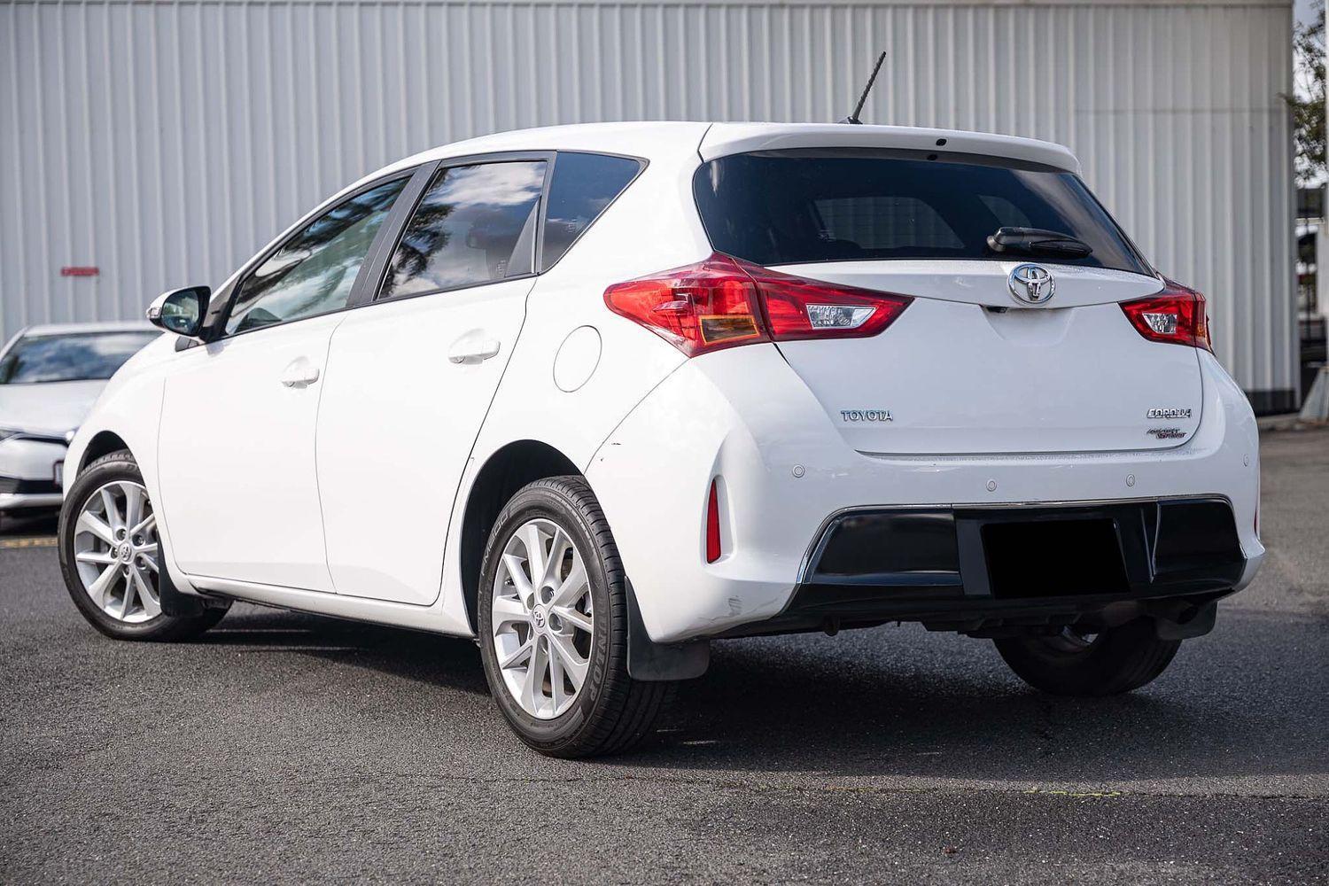2015 Toyota Corolla Ascent Sport in White
