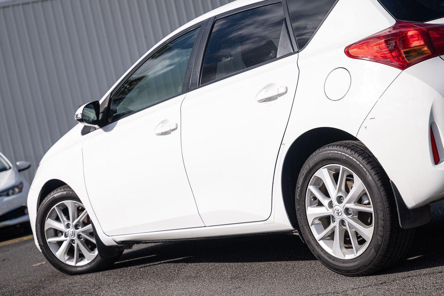 2015 Toyota Corolla Ascent Sport in White