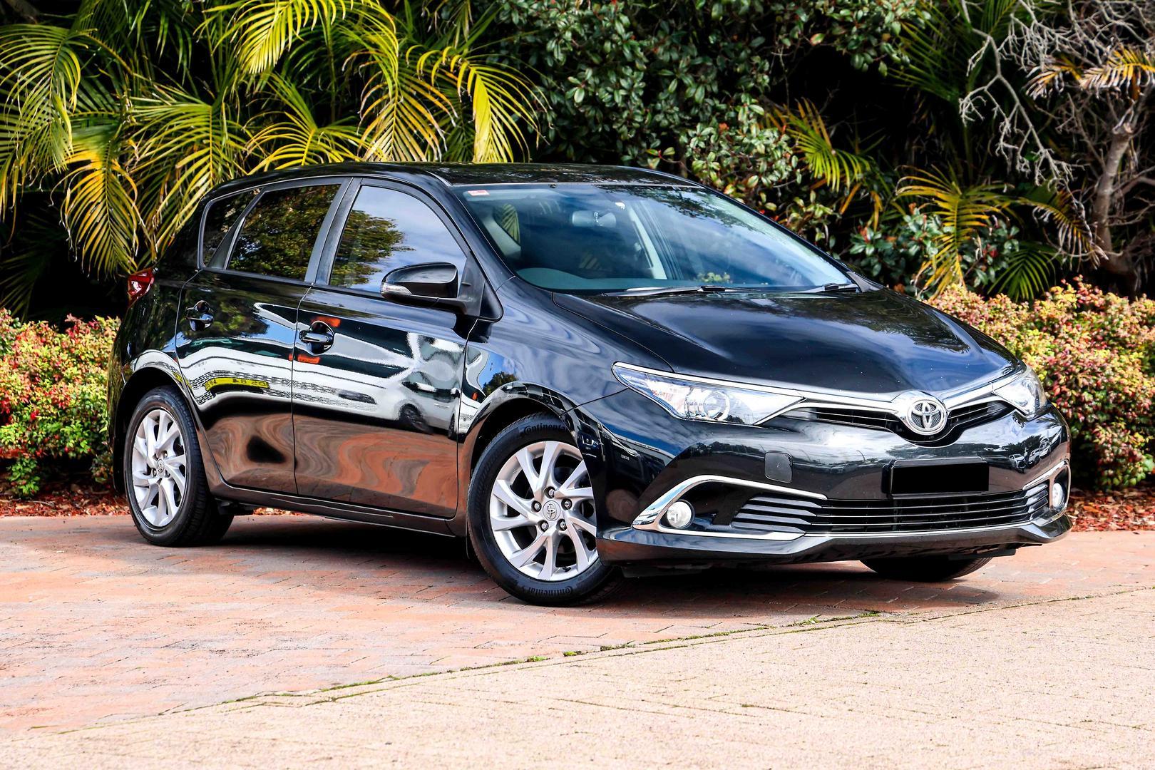 2015 Toyota Corolla Ascent Sport in Black