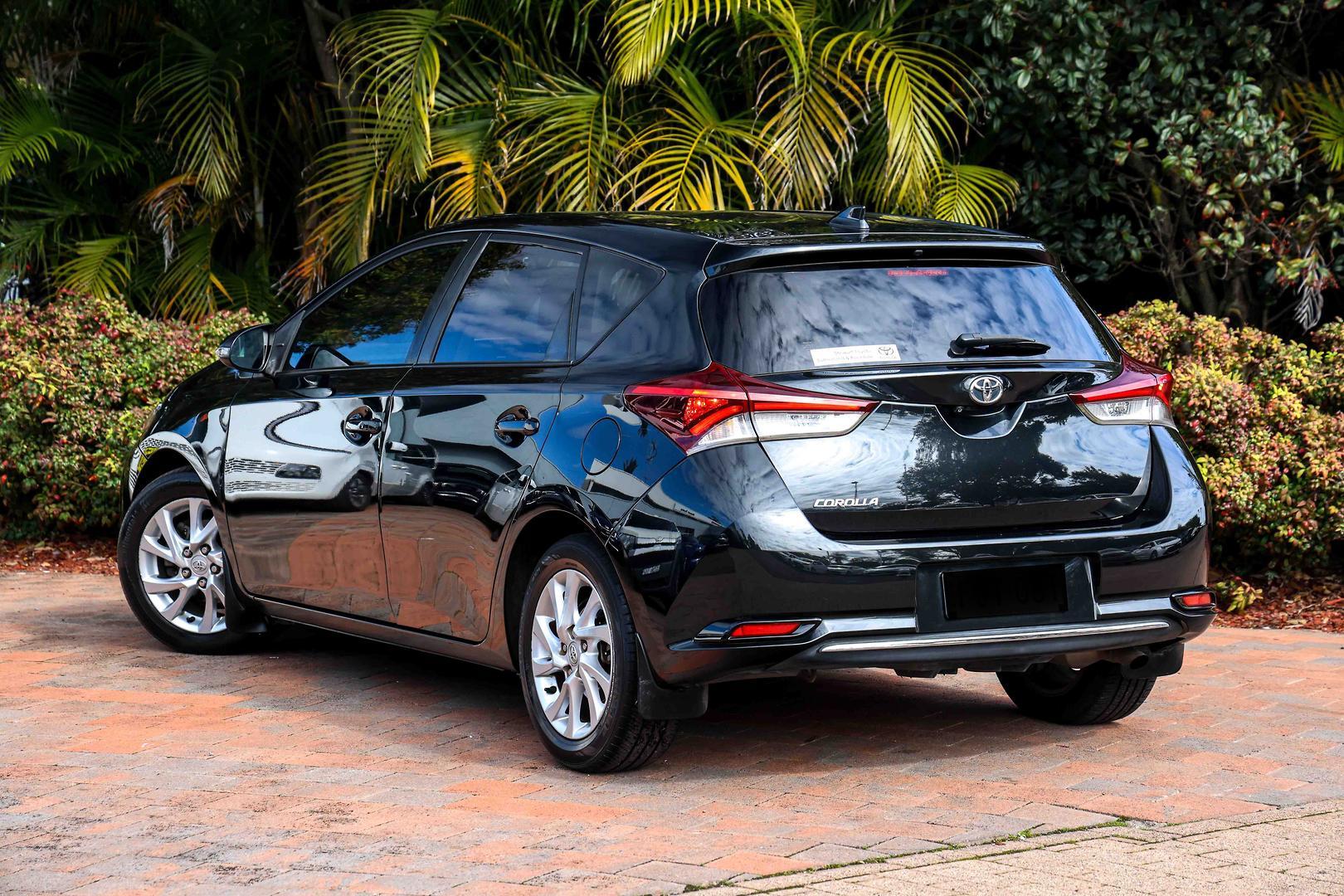 2015 Toyota Corolla Ascent Sport in Black
