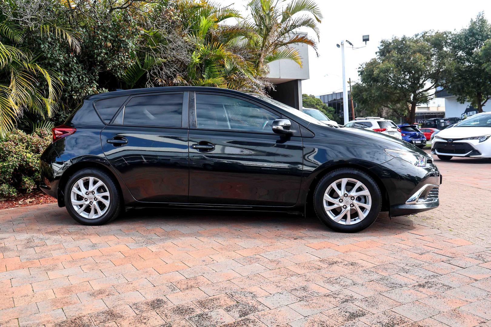 2015 Toyota Corolla Ascent Sport in Black