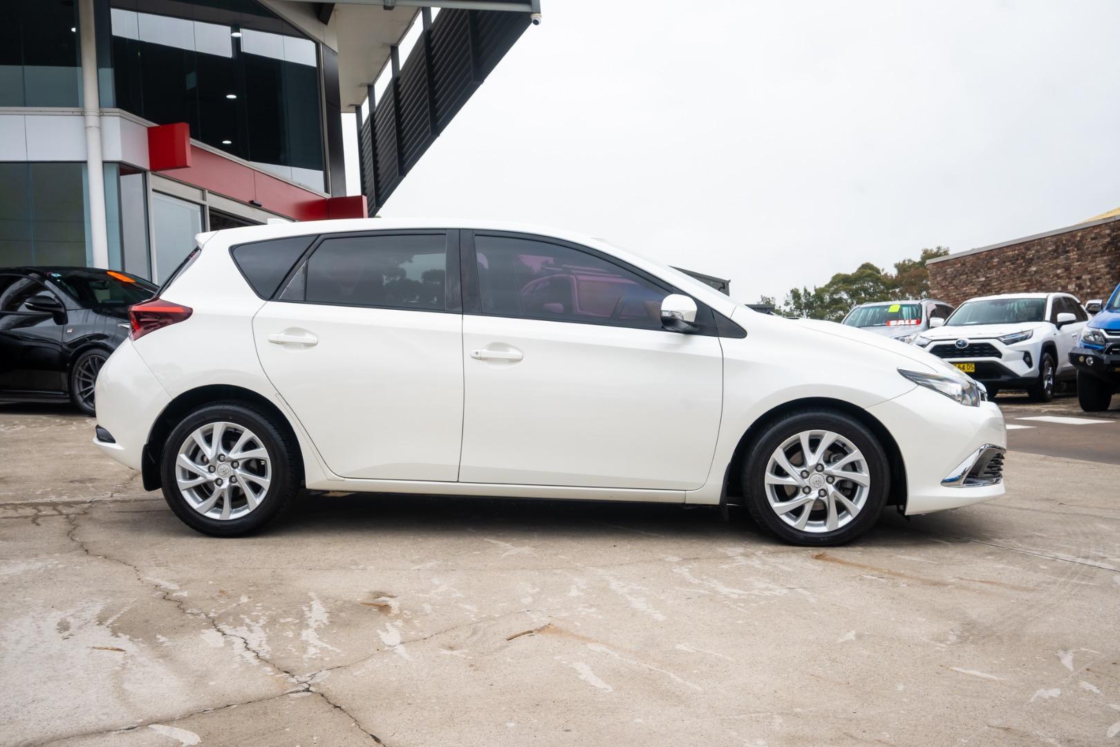 2016 Toyota Corolla Ascent Sport in White