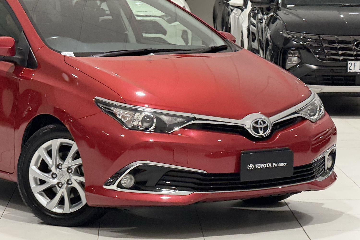 2017 Toyota Corolla Ascent Sport in Red