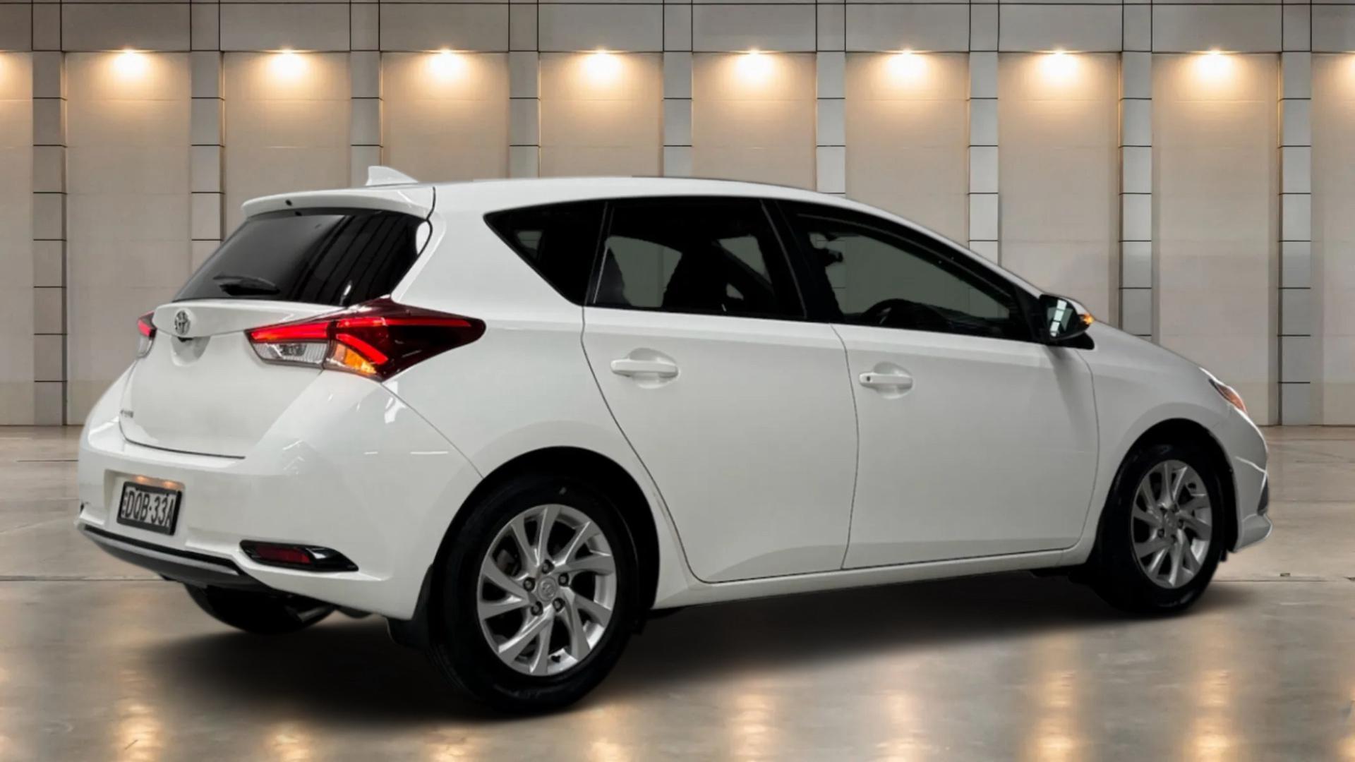 2017 Toyota Corolla Ascent Sport in White