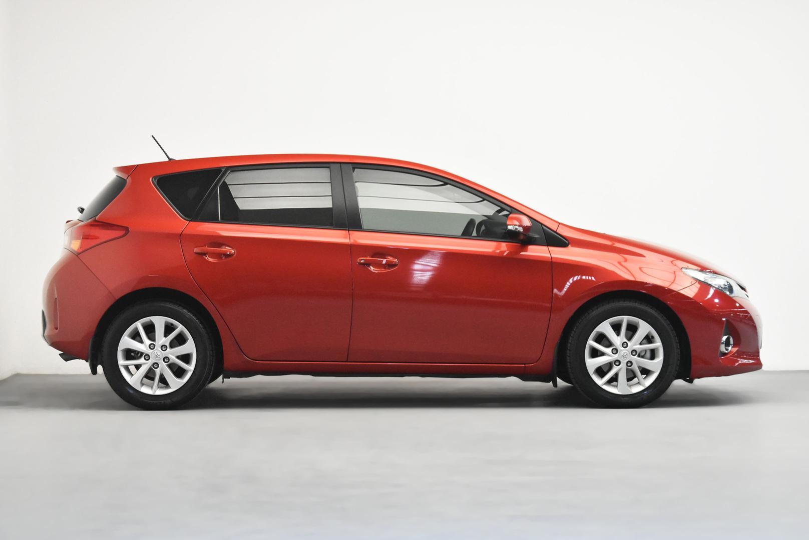 2013 Toyota Corolla Ascent Sport in Red