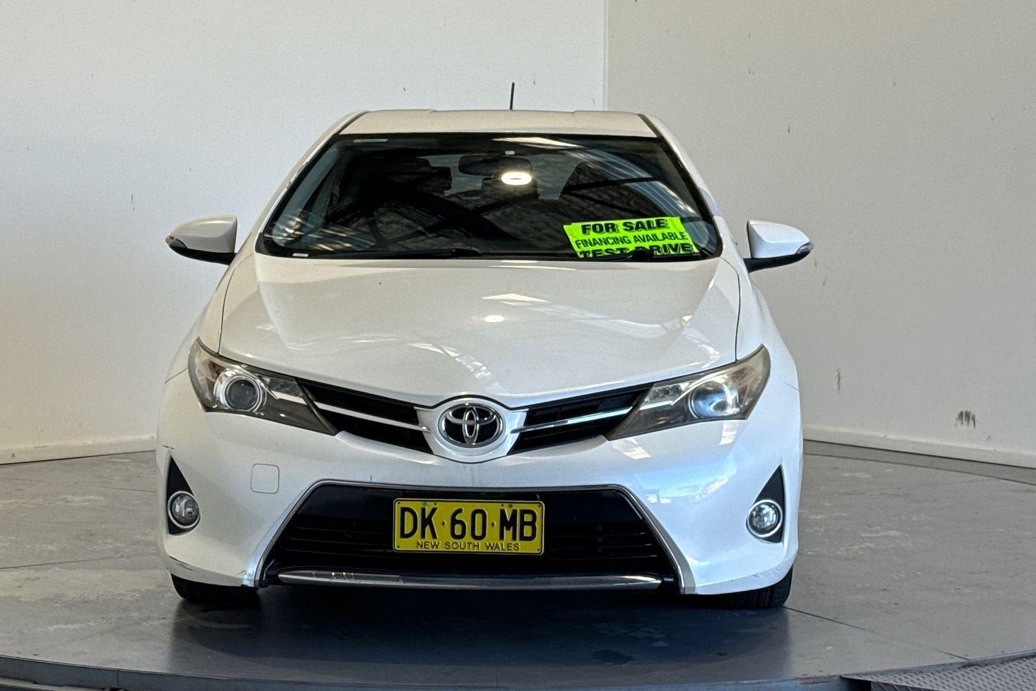 2013 Toyota Corolla Ascent Sport in White