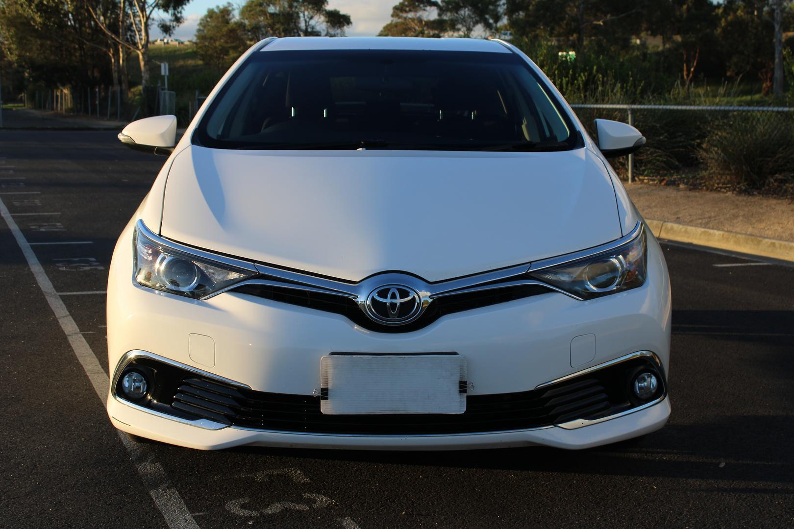2017 Toyota Corolla Ascent Sport in White