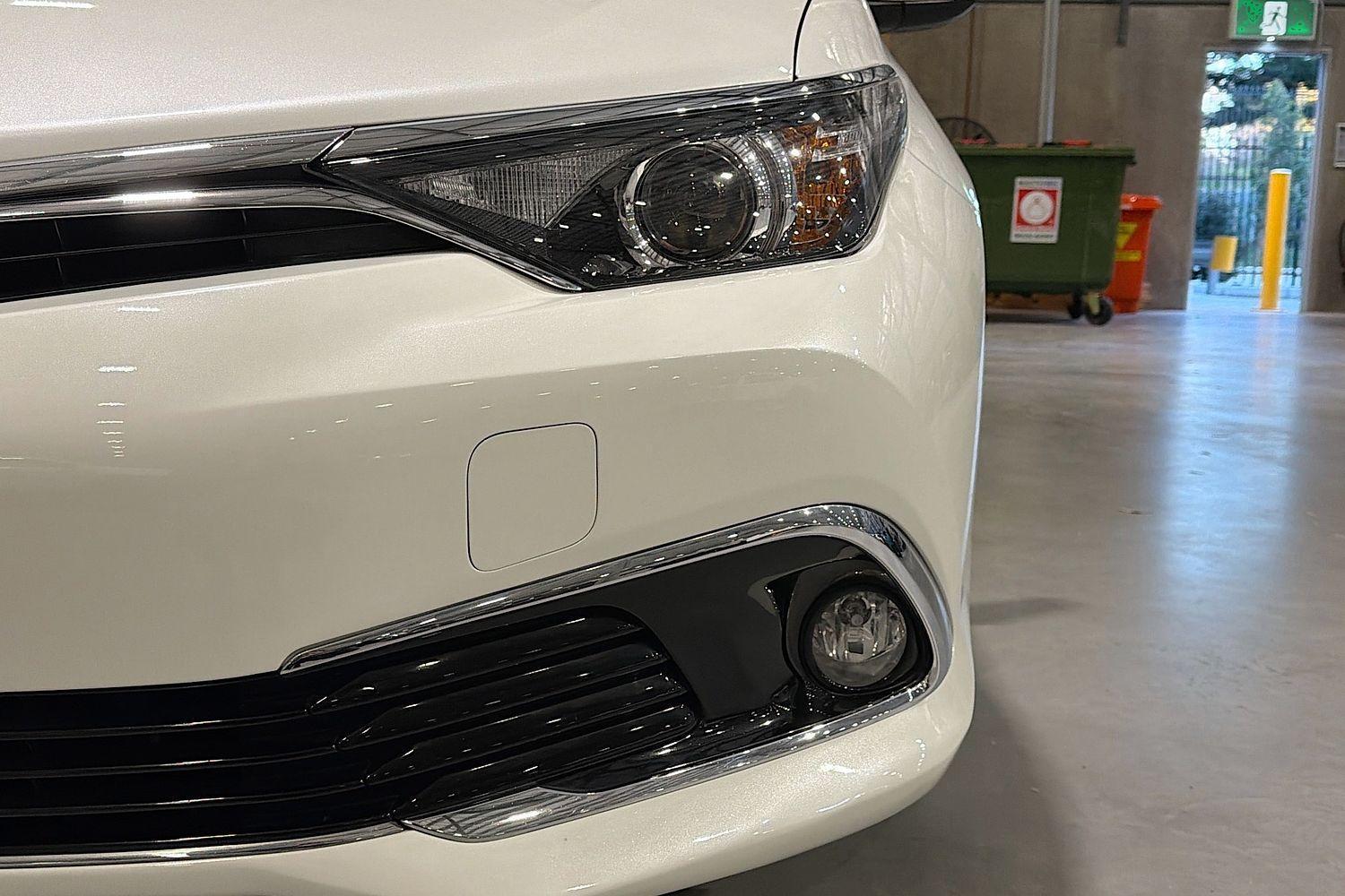 2017 Toyota Corolla Ascent Sport in White