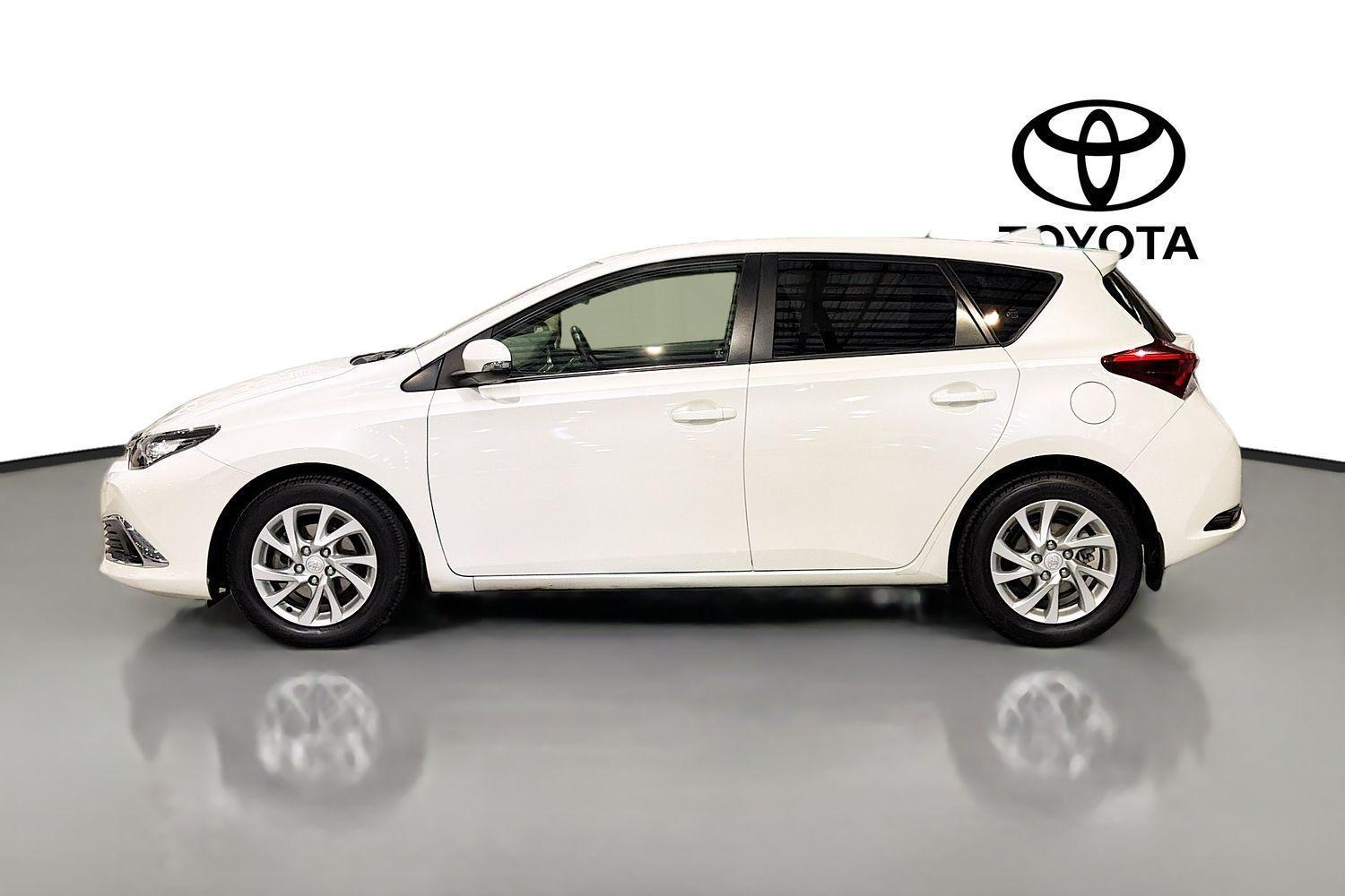 2017 Toyota Corolla Ascent Sport in White