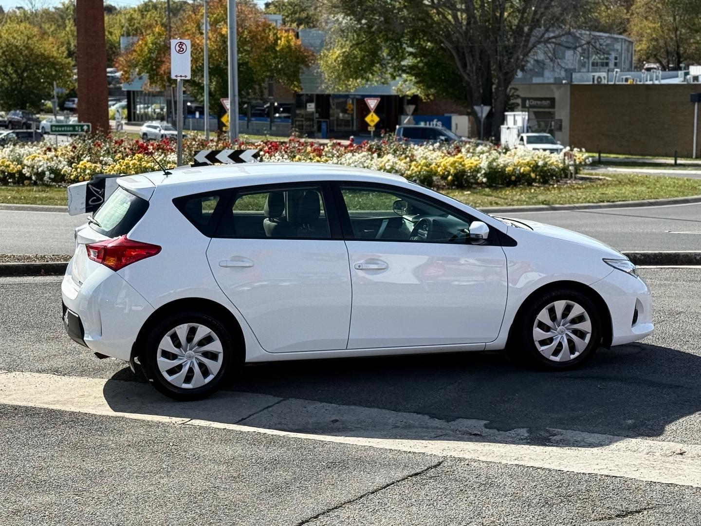 2014 Toyota Corolla Ascent in White