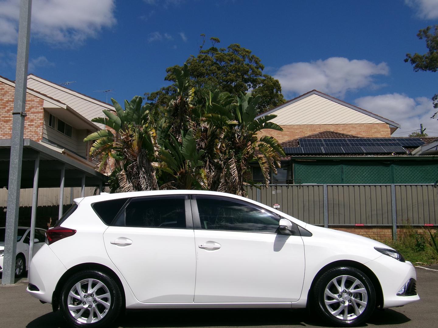 2018 Toyota Corolla Ascent Sport in White
