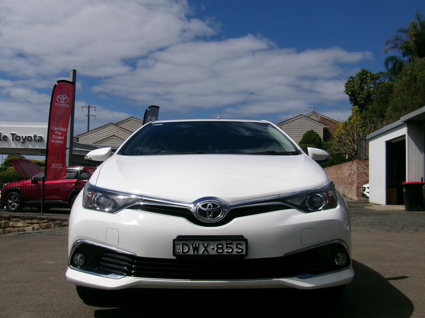 2018 Toyota Corolla Ascent Sport in White