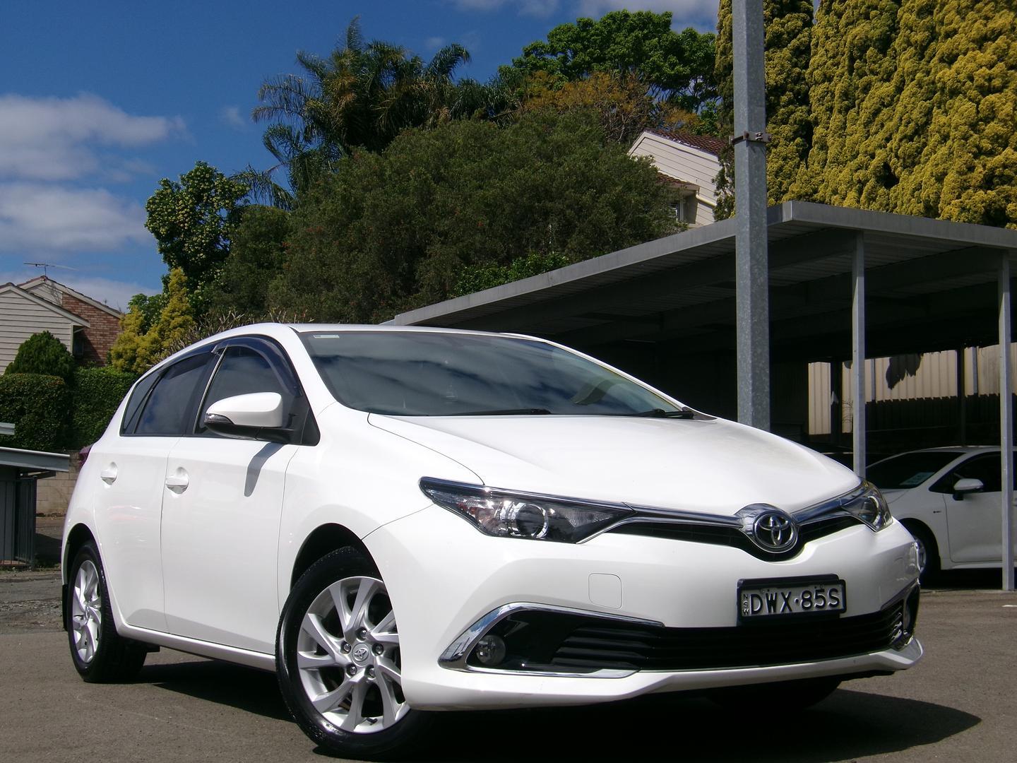 2018 Toyota Corolla Ascent Sport in White