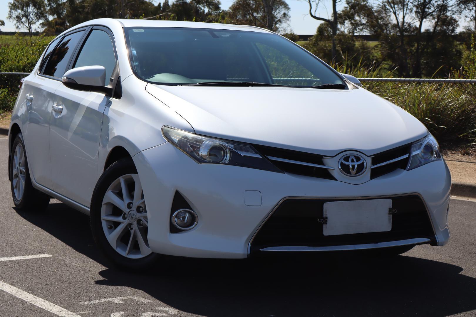 2013 Toyota Corolla Ascent Sport in White