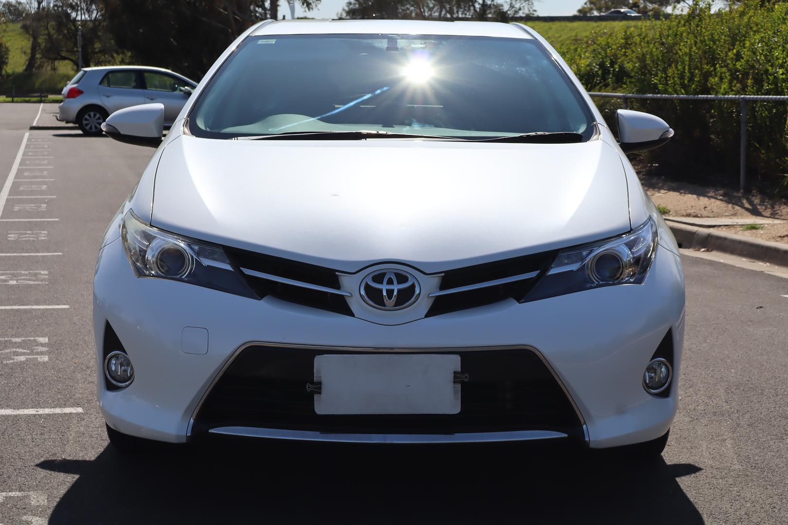 2013 Toyota Corolla Ascent Sport in White