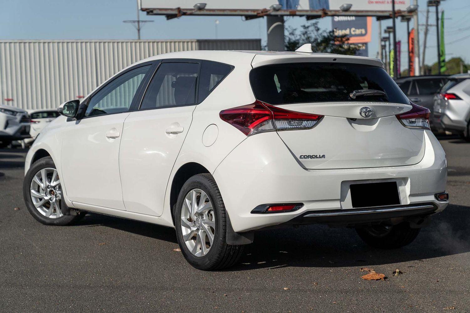 2016 Toyota Corolla Ascent Sport in White
