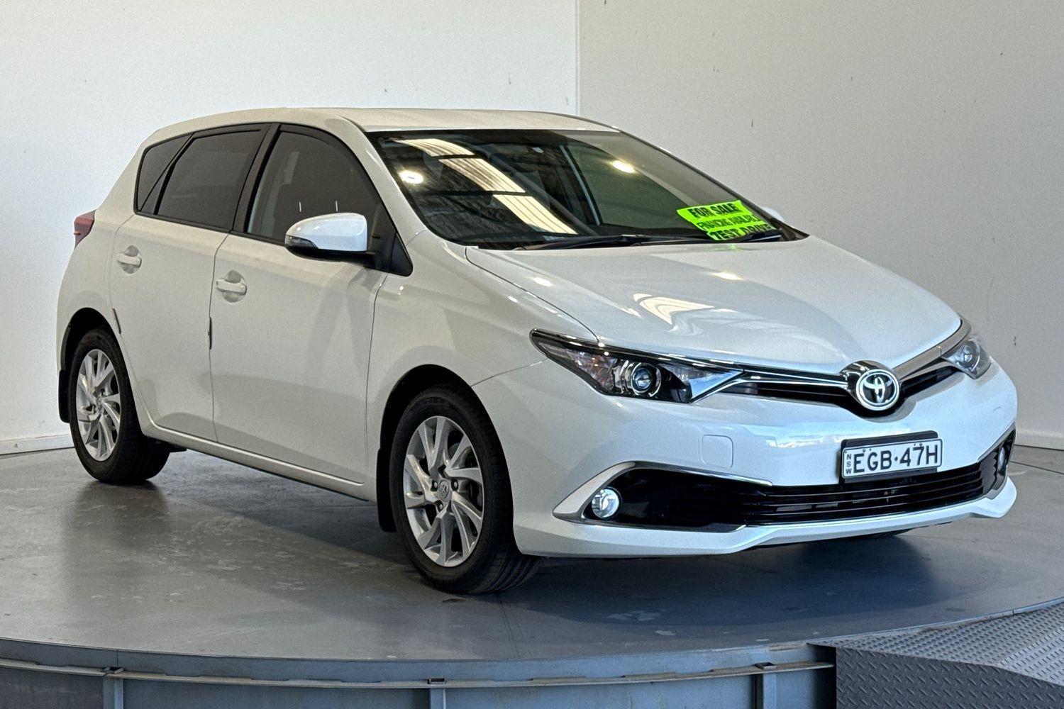 2016 Toyota Corolla Ascent Sport in White