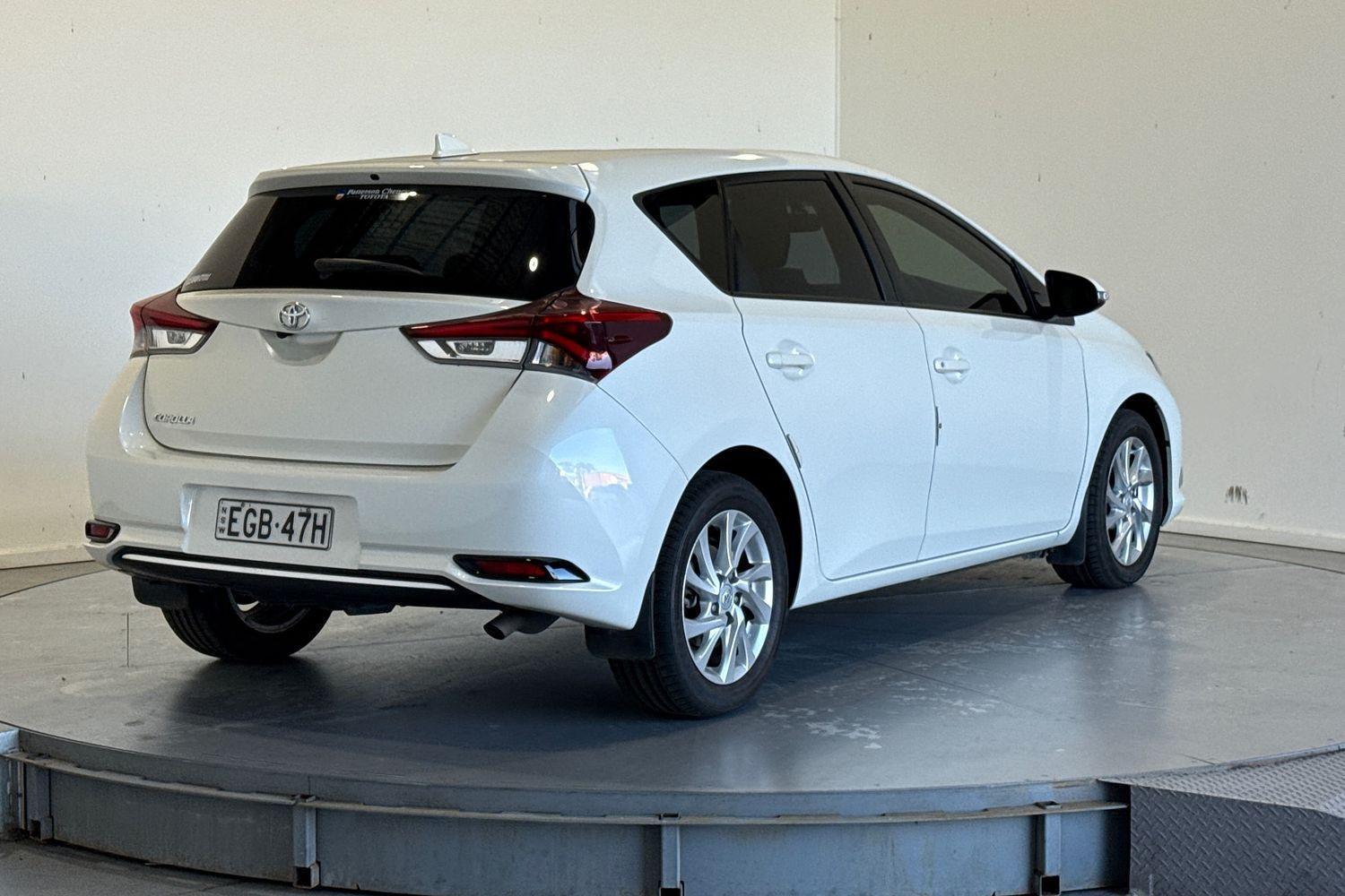 2016 Toyota Corolla Ascent Sport in White