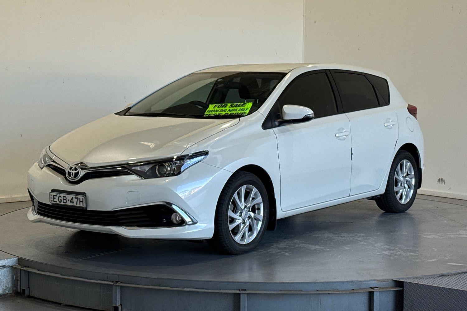 2016 Toyota Corolla Ascent Sport in White