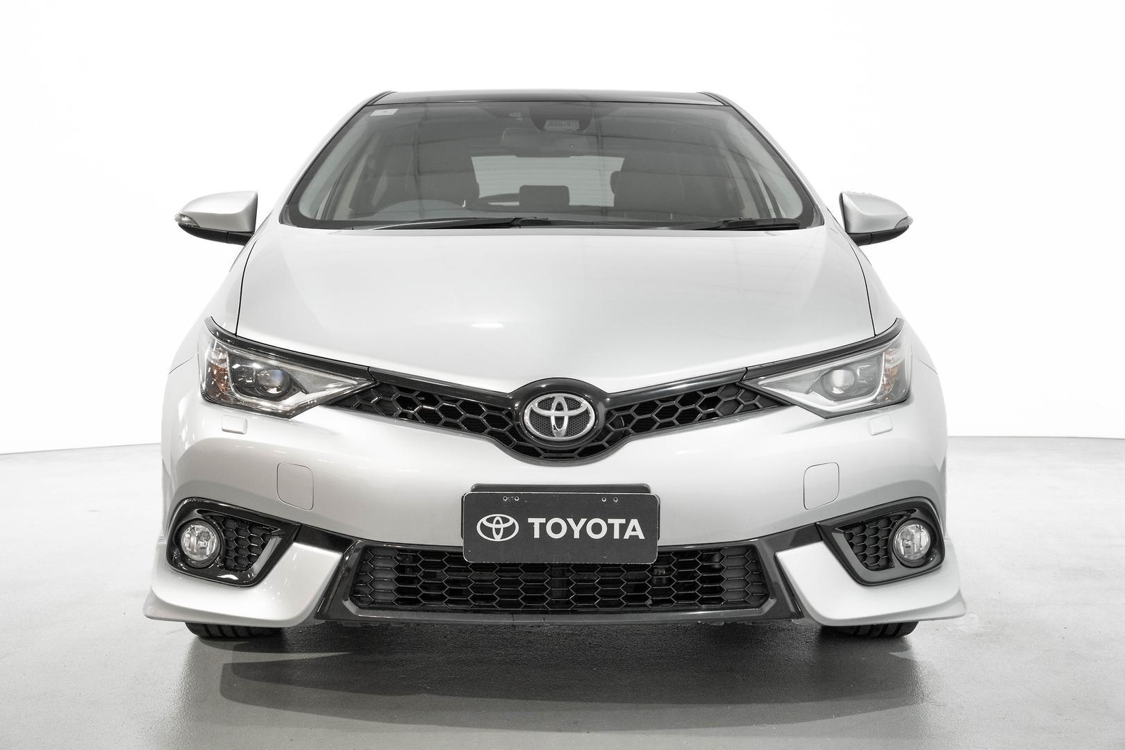 2017 Toyota Corolla ZR in Silver