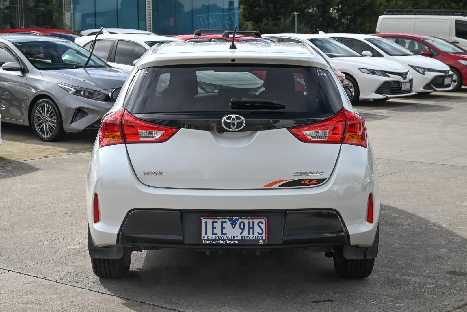 2014 Toyota Corolla SE in White