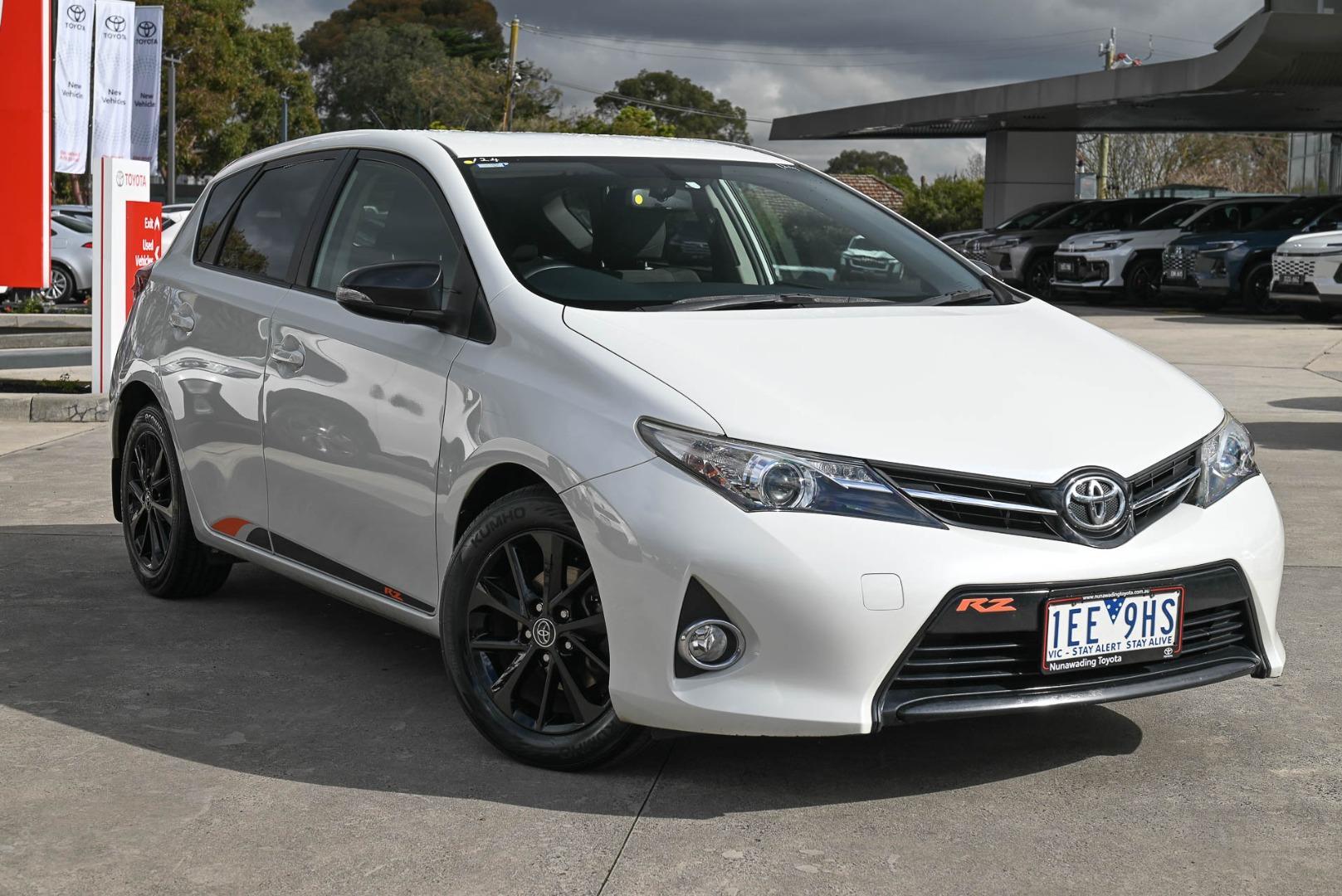 2014 Toyota Corolla SE in White