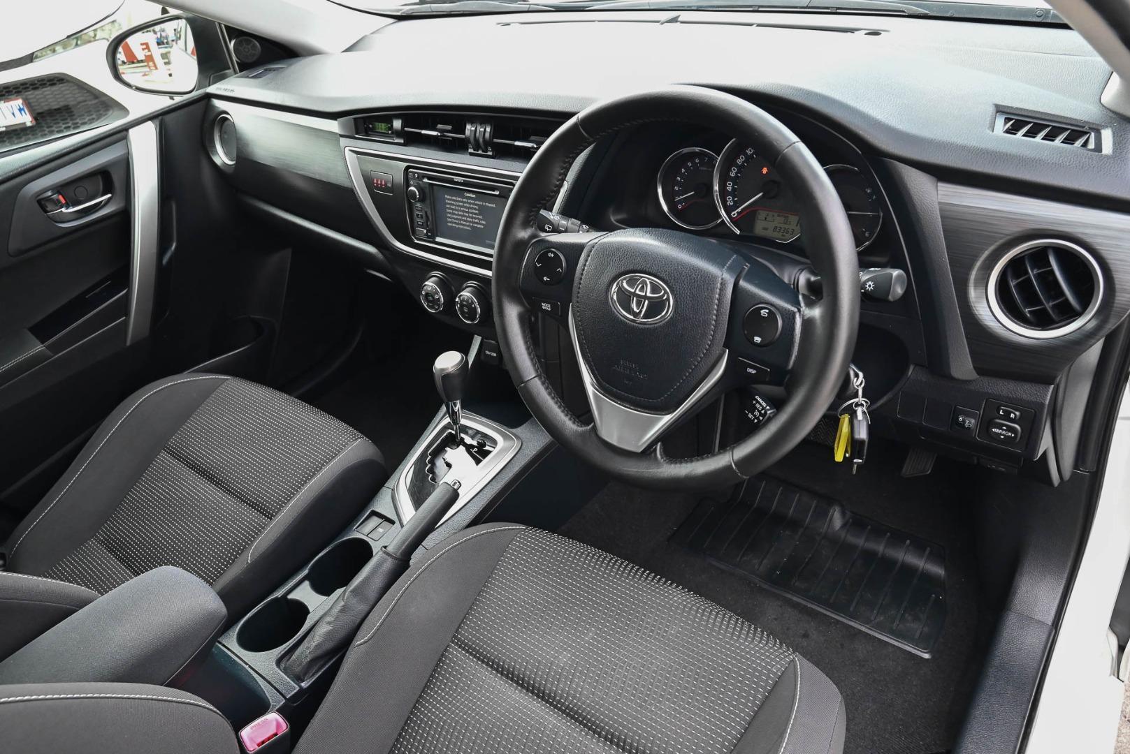 2014 Toyota Corolla SE in White