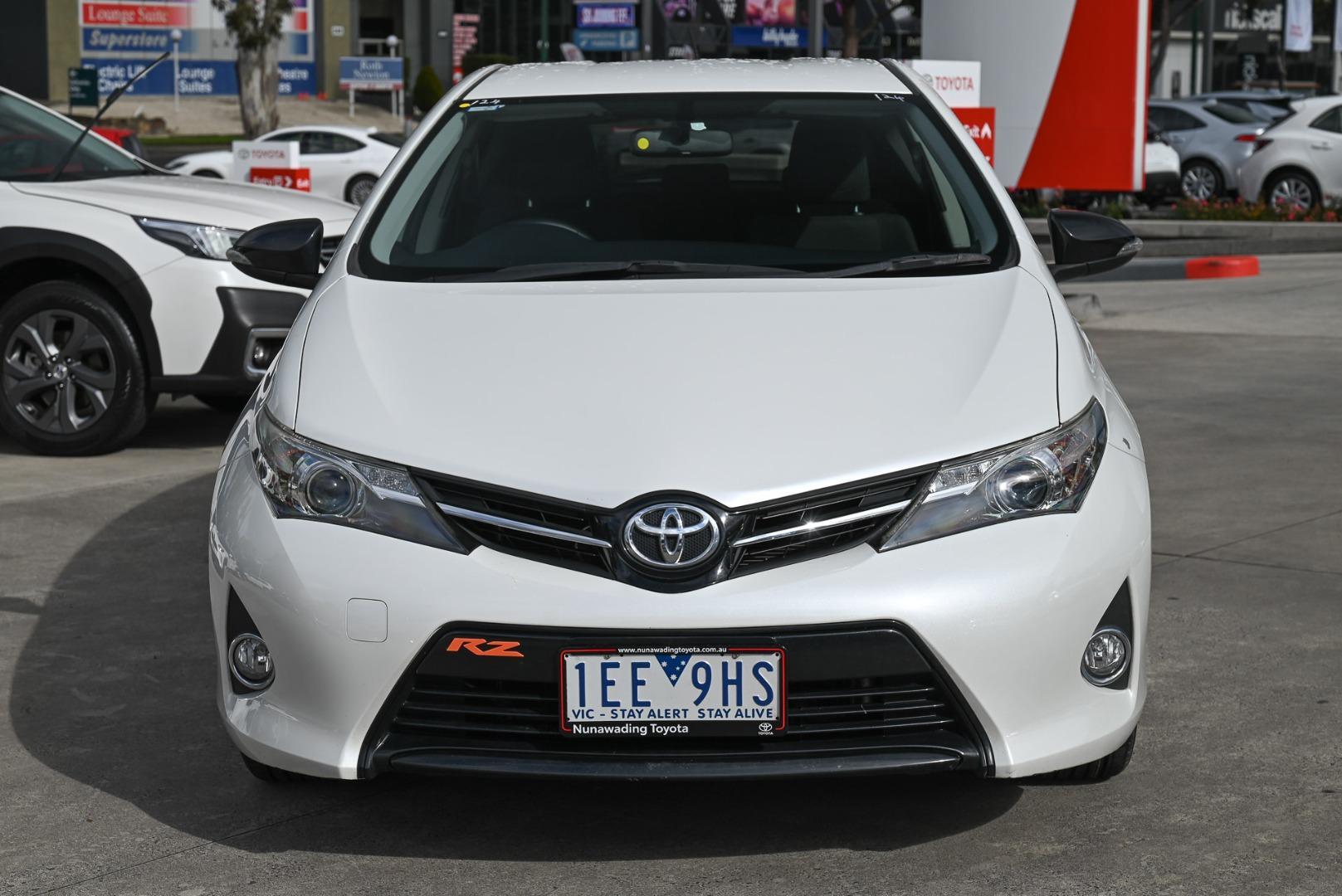 2014 Toyota Corolla SE in White