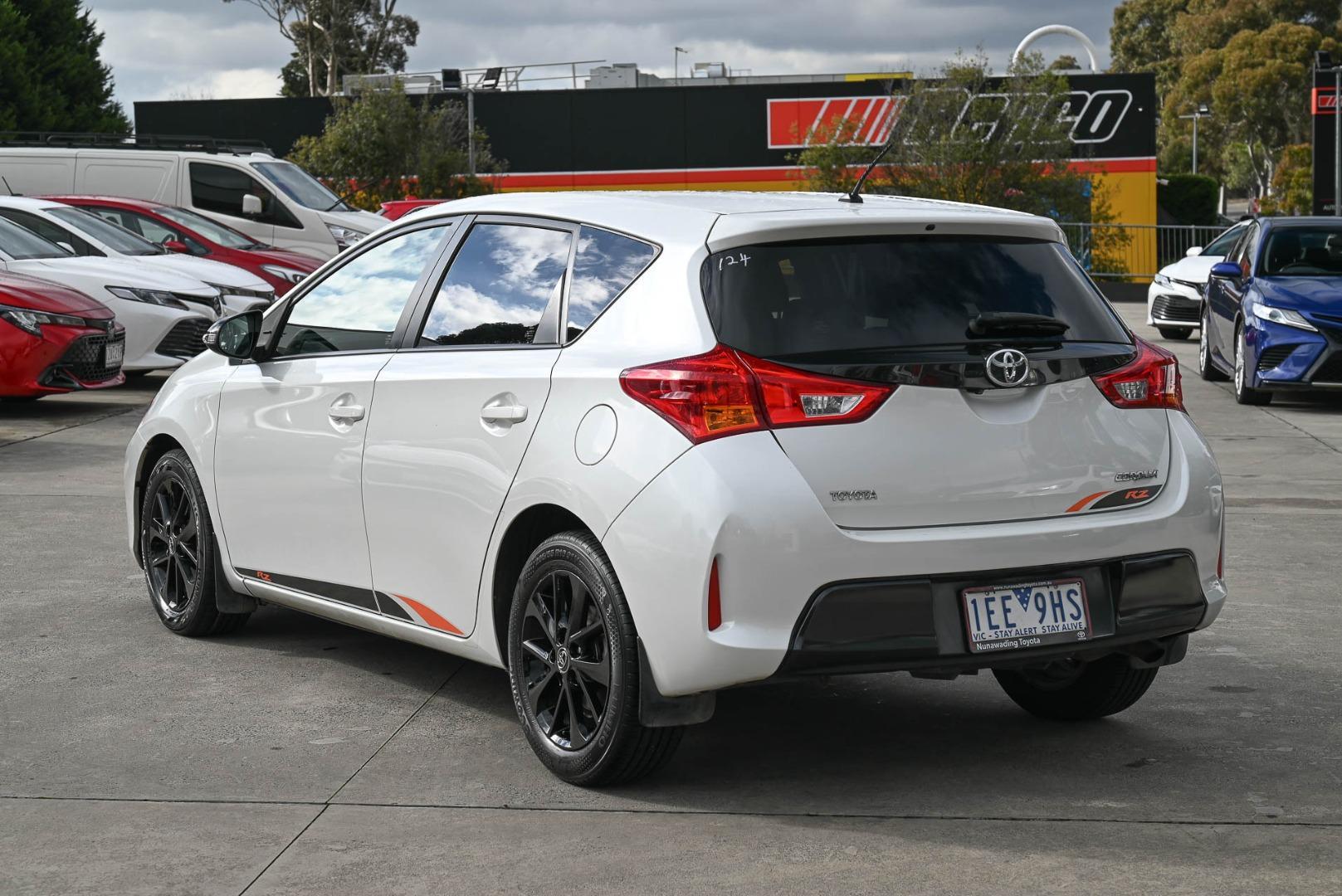 2014 Toyota Corolla SE in White
