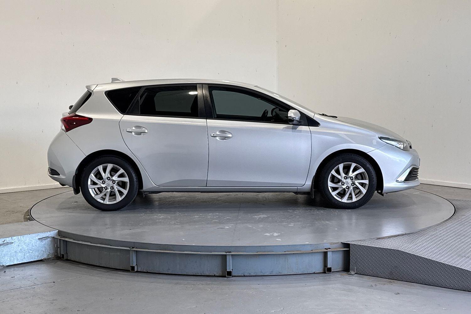 2015 Toyota Corolla Ascent Sport in Silver