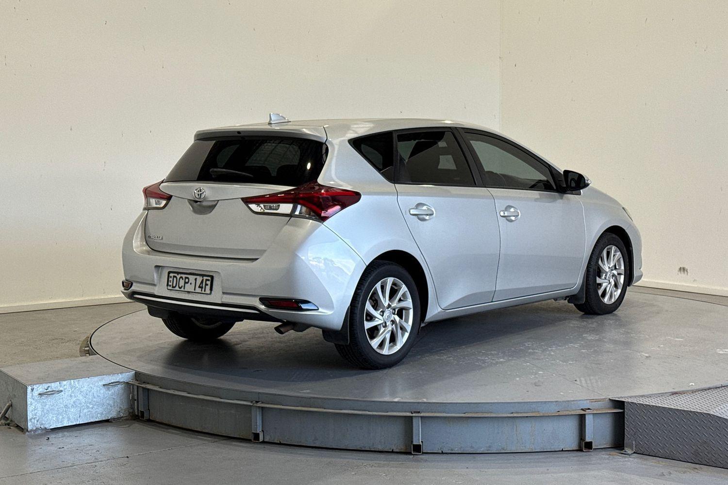 2015 Toyota Corolla Ascent Sport in Silver