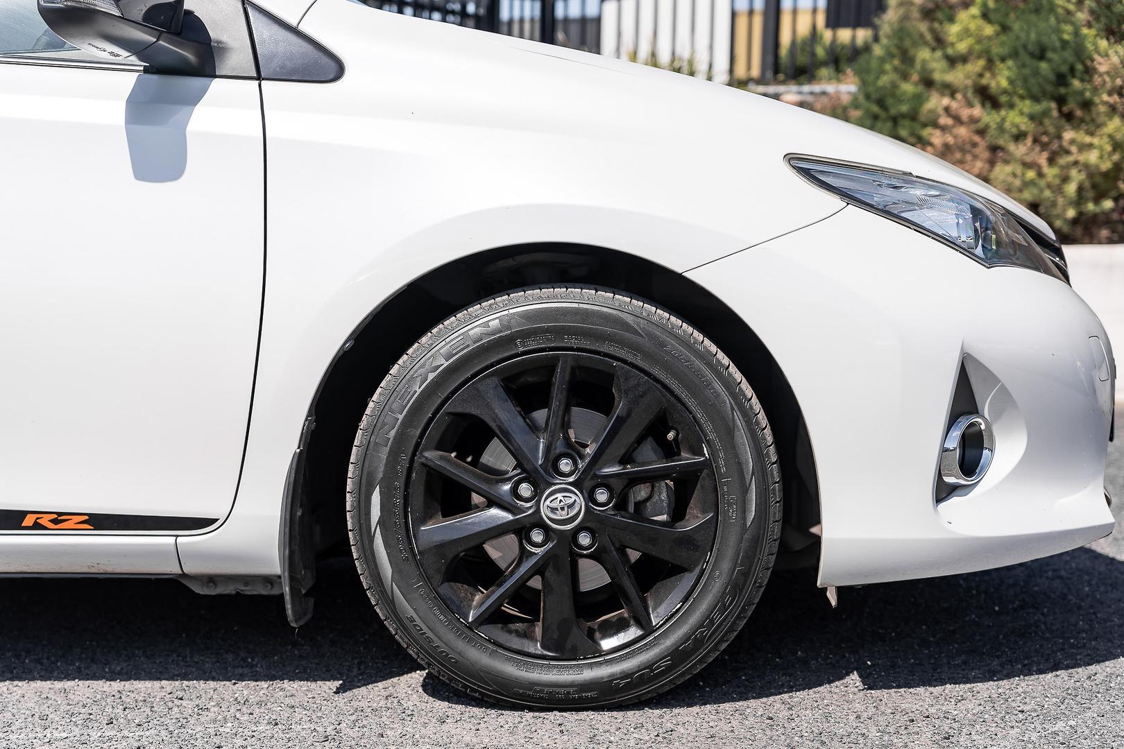 2014 Toyota Corolla SE in White