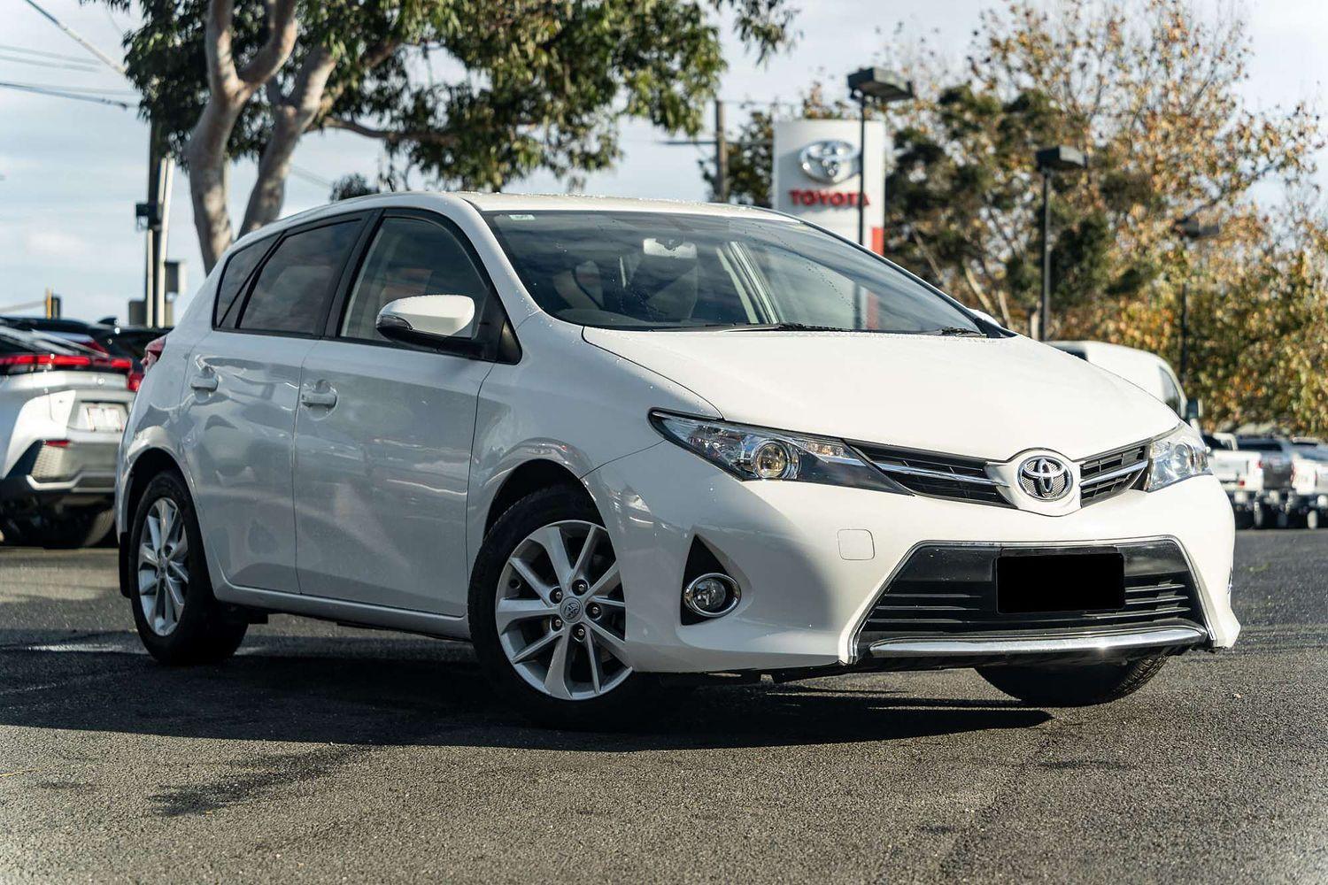 2015 Toyota Corolla Ascent Sport in White
