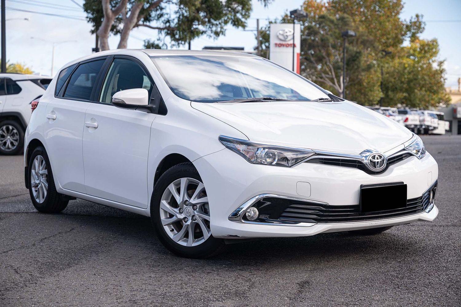 2016 Toyota Corolla Ascent Sport in White