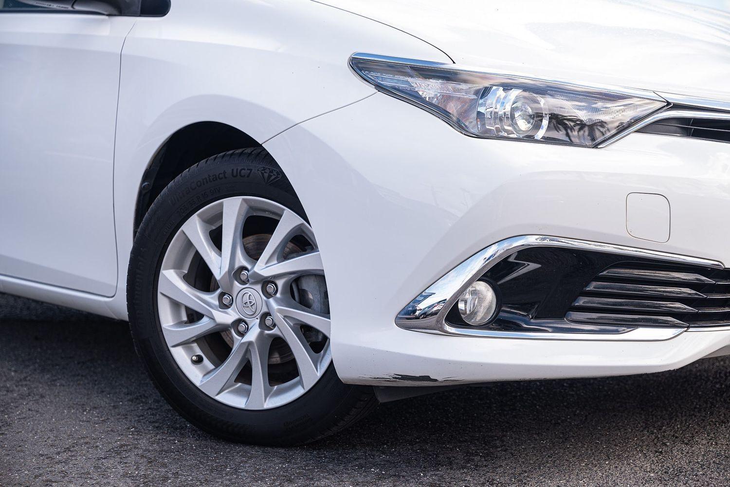 2016 Toyota Corolla Ascent Sport in White