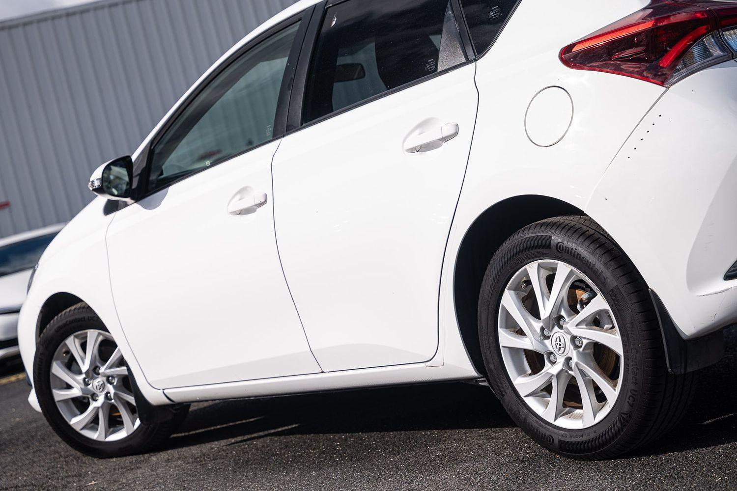 2016 Toyota Corolla Ascent Sport in White