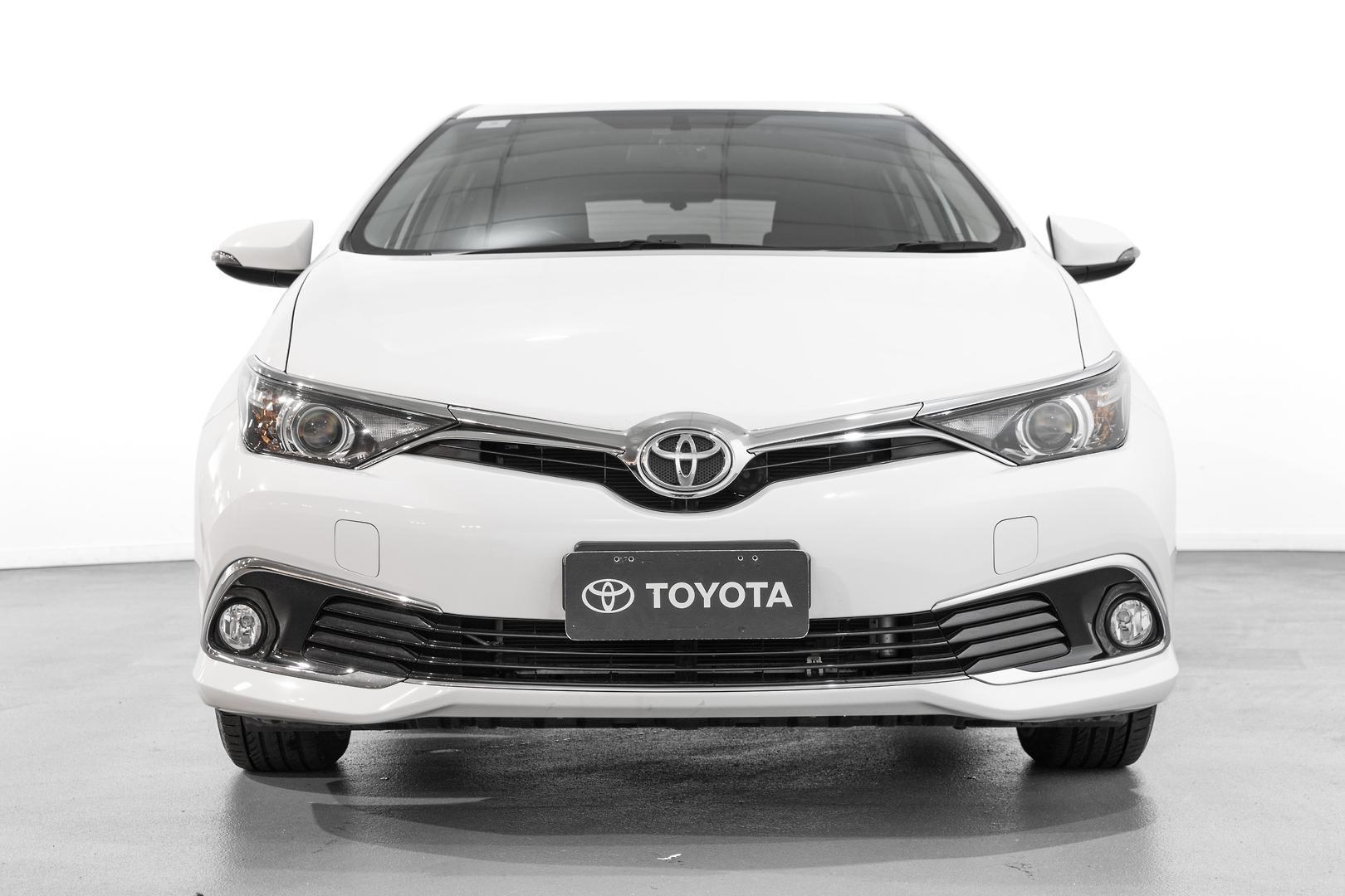 2016 Toyota Corolla Ascent Sport in White