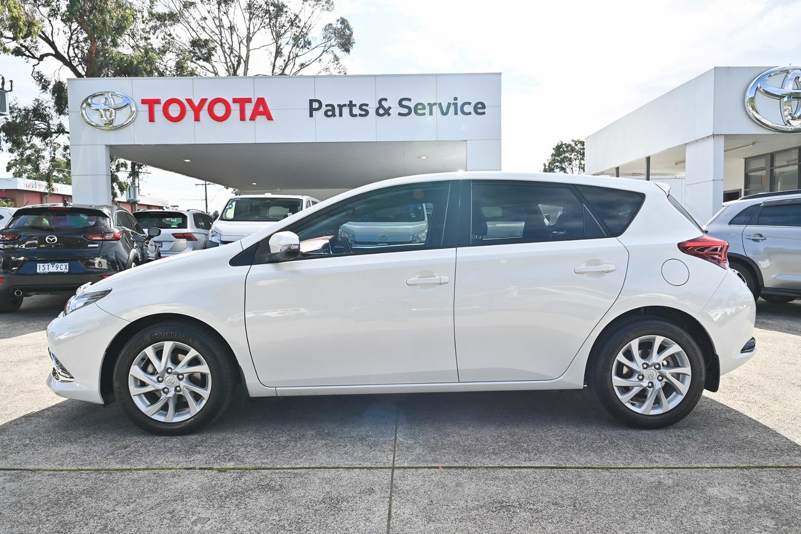 2017 Toyota Corolla Ascent Sport in White