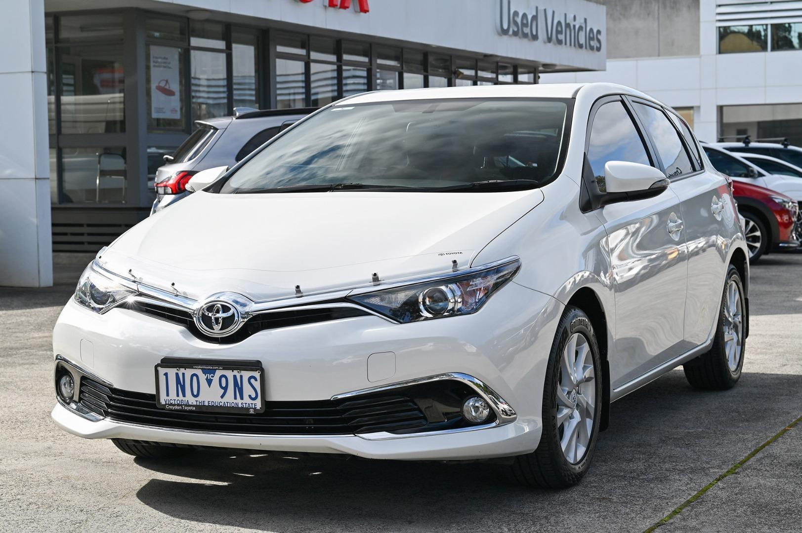 2017 Toyota Corolla Ascent Sport in White