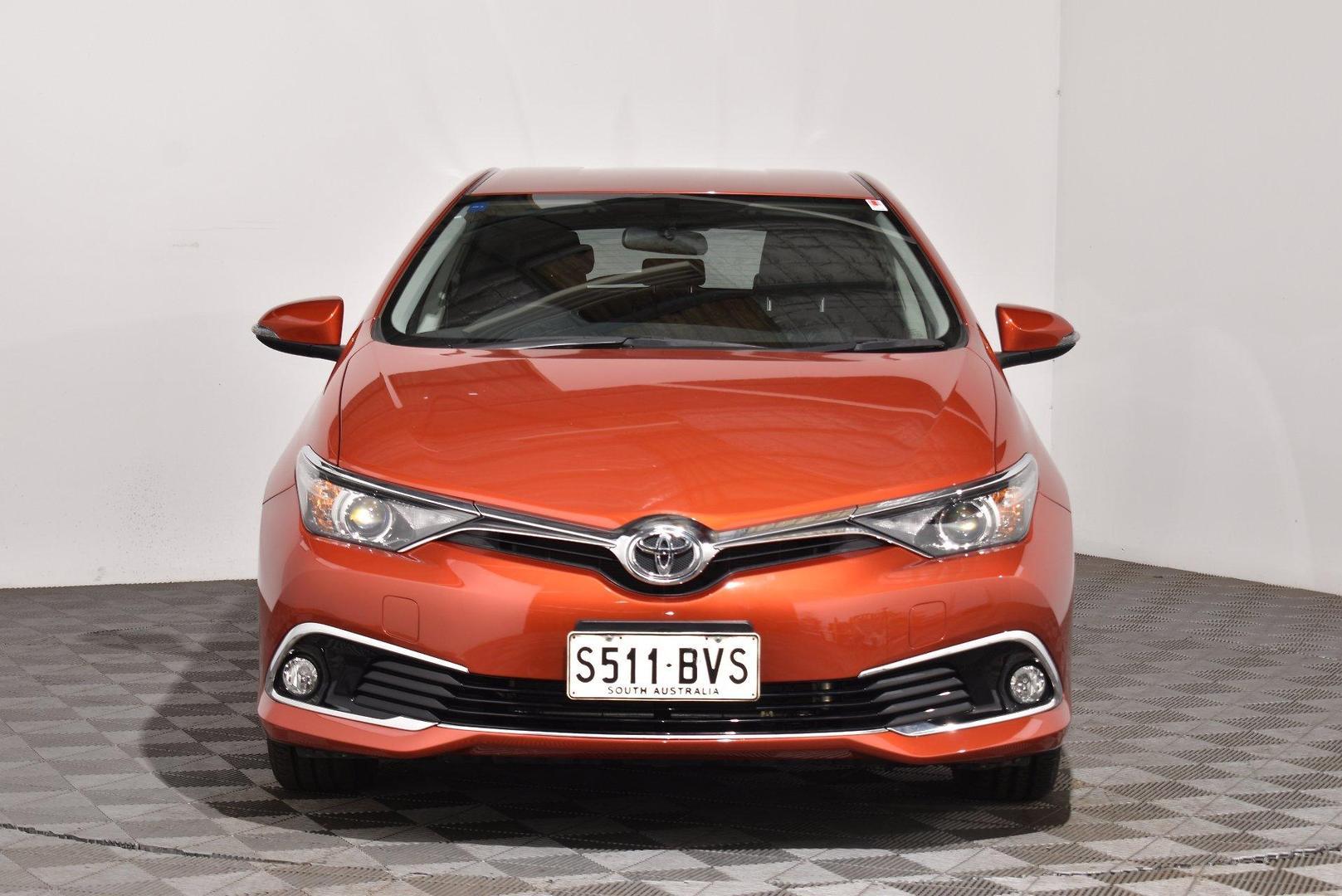 2018 Toyota Corolla Ascent Sport in Red
