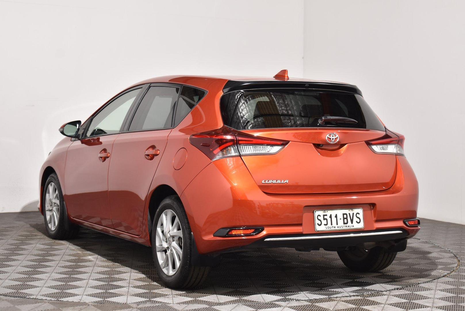2018 Toyota Corolla Ascent Sport in Red