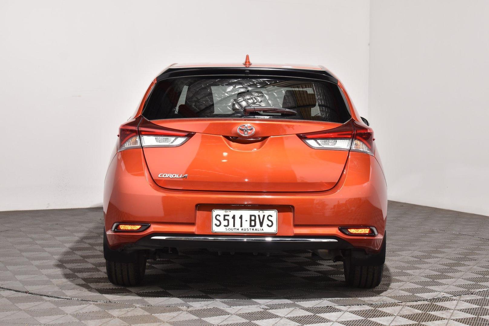 2018 Toyota Corolla Ascent Sport in Red