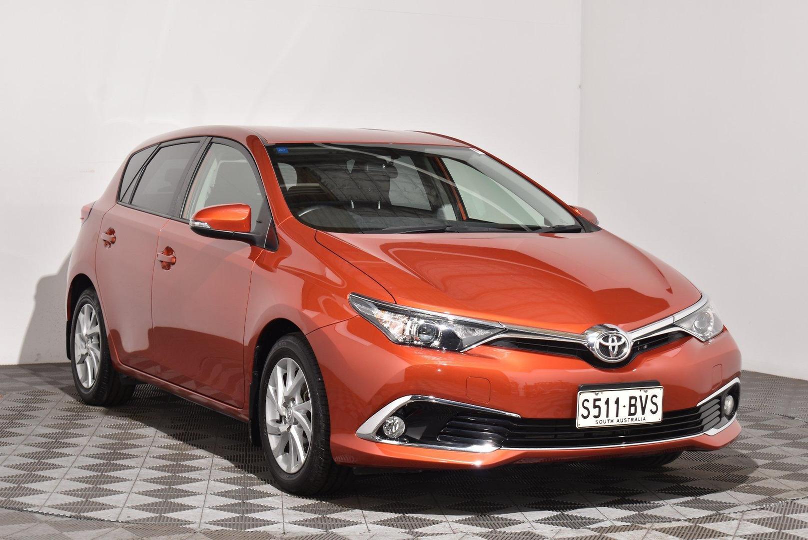 2018 Toyota Corolla Ascent Sport in Red