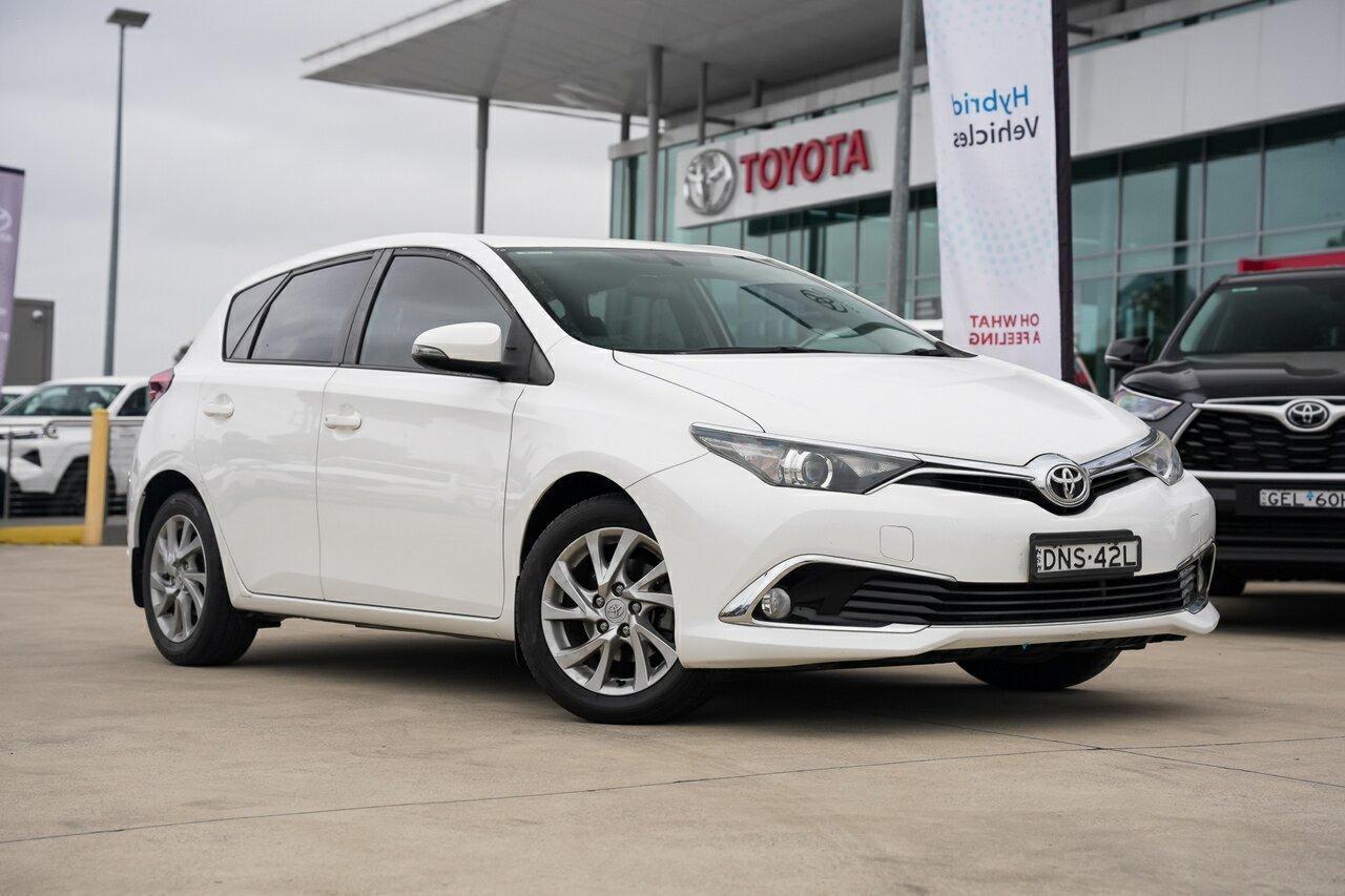 2017 Toyota Corolla Ascent Sport in White