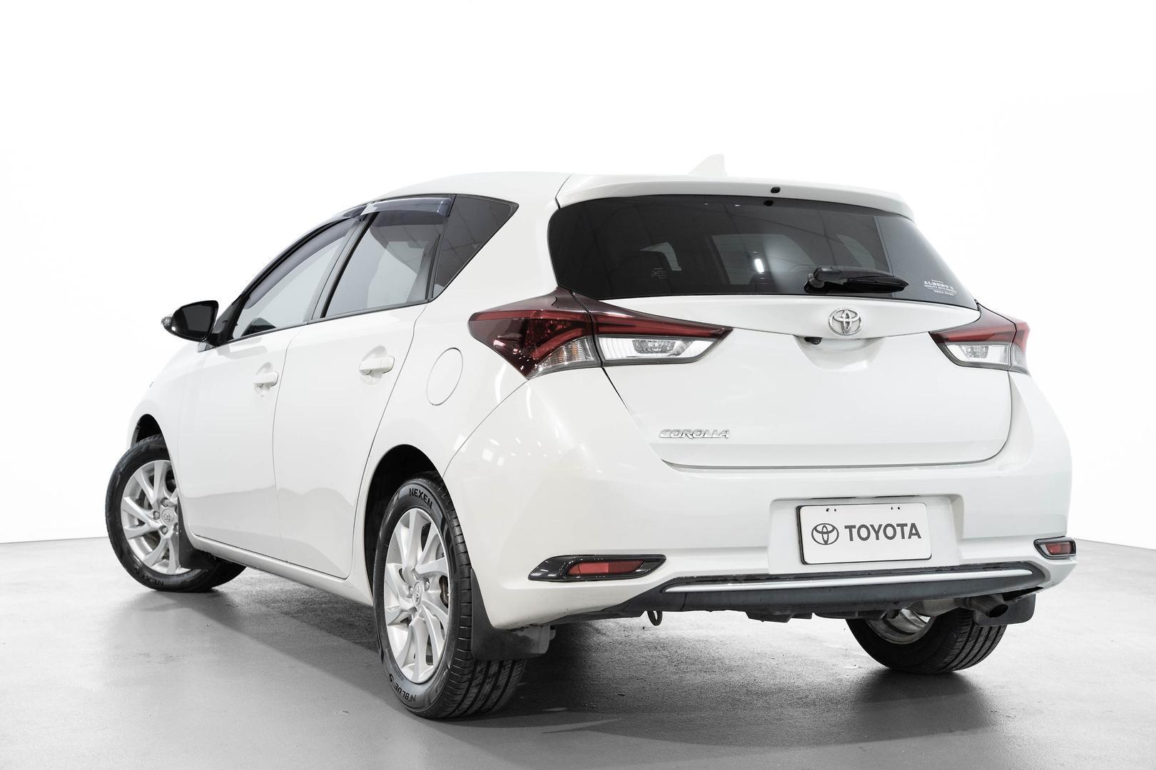 2017 Toyota Corolla Ascent Sport in White