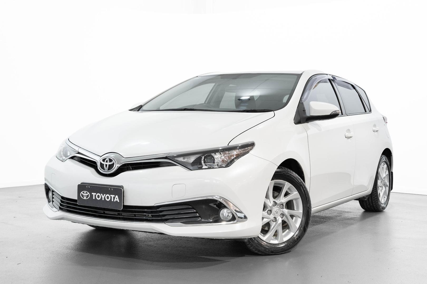 2017 Toyota Corolla Ascent Sport in White