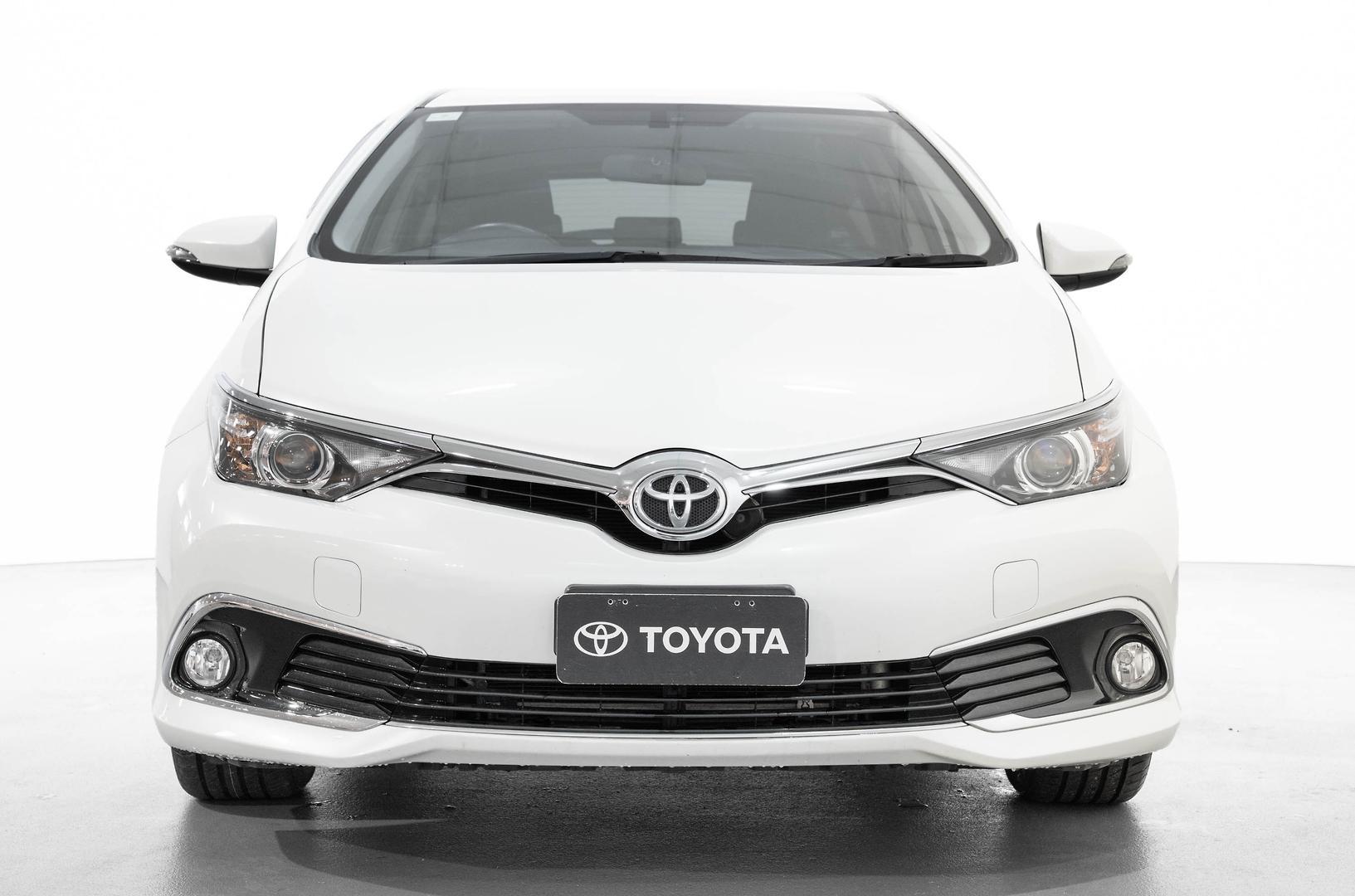 2017 Toyota Corolla Ascent Sport in White